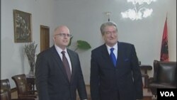 Zamenik pomoćnika američkog državnog sekretara Filip Riker i albanski premijer Salji Beriša.