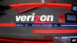 La compañía de telecomunicaciones Verizon dice que datos de seis millones de sus clientes fueron filtrados en línea.