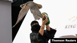  Athari Alkhaldi, the first woman competes at Middle East's top falconry show, Dec 8, 2020.