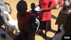 Sihlolwa imikhuhlane etshiyeneyo isakhamuzi seRobert Sinyoka.