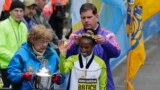 Boston Mayor Marty Walsh crowns Caroline Rotich of Kenya, after she won the women&#39;s division of the Boston Marathon, April 20, 2015.