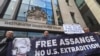 Des manifestants devant le Westminster Magistrates Court pour soutenir le fondateur de WikiLeaks, Julian Assange, à Londres, le 13 janvier 2020. (AP)