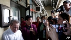 FILE - Rappler CEO Maria Ressa, second from left, talks to reporters after attending a hearing at Manila Regional Trial Court, Philippines, April 16, 2019.