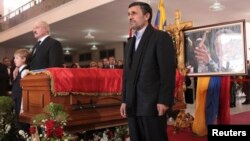 El presidente de Irán, Mahmoud Ahmadinejad, asistió a los actos fúnebres de Hugo Chávez.