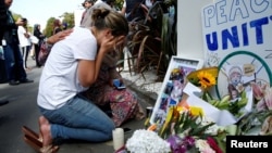 A woman reacts at a make shift memorial outside the Al-Noor mosque in Christchurch, New Zealand, March 23, 2019.