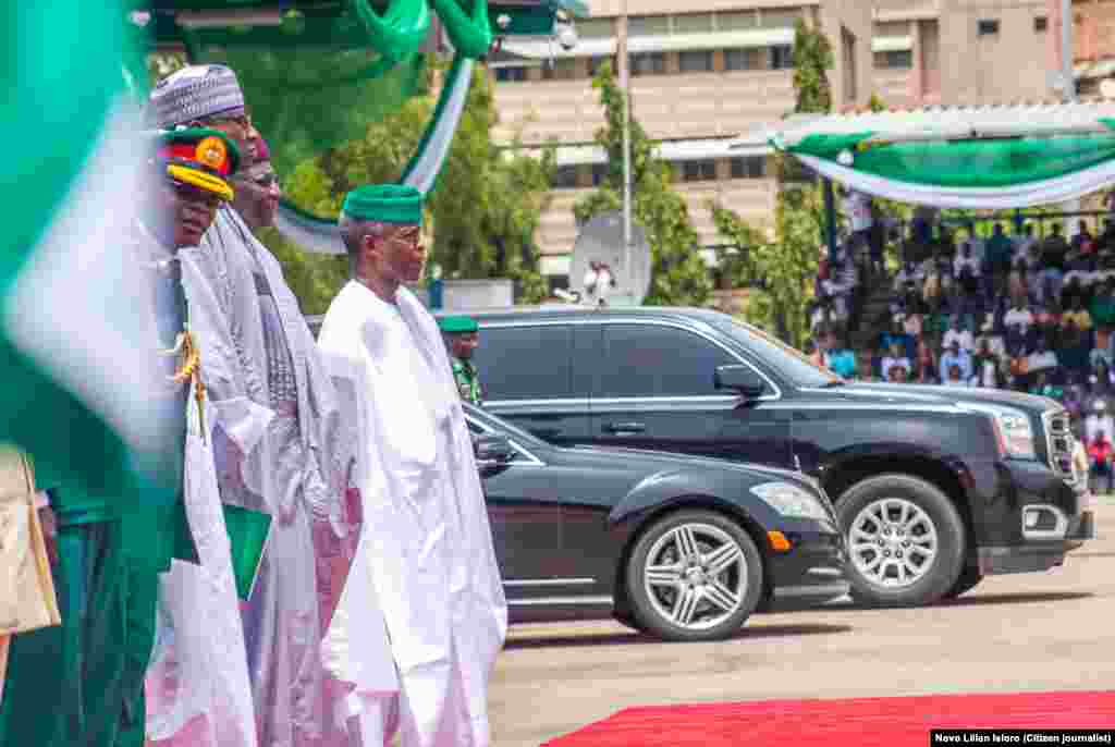 Isowar Shugaban Najeriya Muhammadu Buhari tare Mataimakinsa Yemi Osinbajo a Filin Eagle Square&nbsp; dake Abuja, Ranar Litinin 1 daga Watan Oktoba shekarar 2018.