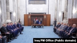 دیمەنی کاتی واژۆکردنی ڕێککەوتن لە نێوان کۆمپانیای شیڤرۆن و بەرپرسانی وزەی عێراقی بە سەرپەرشتی محەمەد شیاع سودانی و تۆم باراک لە ڕۆژی 23-2-2026.