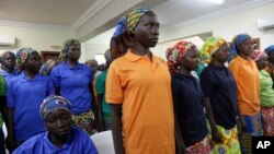 Bamwe mu bigeme 82, b'i Chibok, baheruka kurekurwa n'umugwi w'iterabwoba Boko Haram.