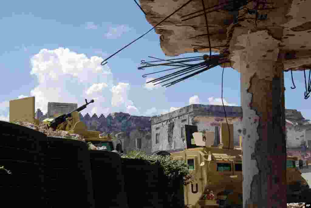 The neighborhood around the al-Uruba remains a high-security area even though the streets are deserted. (Peter Heinlein/VOA)