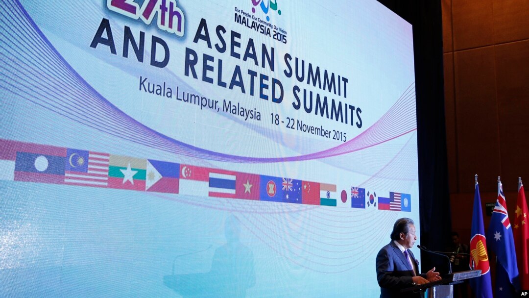 Ngoại trưởng Malaysia Anifah Aman phát biểu trước báo giới tại hội nghị thượng đỉnh ASEAN ở Kuala Lumpur, Malaysia, ngày 18/11/2015. 