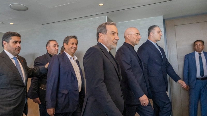 عمان می‌گوید قالیباف و عراقچی بر عبور بدون عوارض از تنگه هرمز تاکید کردند