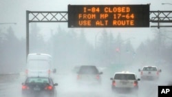 A traffic sign alerts drivers on Interstate 84 in Troutdale, Ore., of road closures, Jan. 18, 2017.