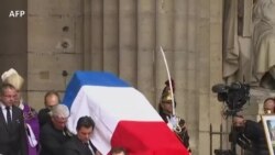 Hommage Chirac: le cercueil et la famille quittent Saint-Sulpice