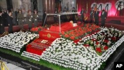 তুষার আবৃত পিয়ংইয়ংএ কিম জং ইলের শবযাত্রা শুরু হয়