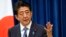 លោក Shinzo Abe នាយករដ្ឋមន្ត្រីជប៉ុន ថ្លែងនៅក្នុងសន្និសីទសារព័ត៌មានមួយដែលលោកបានប្រកាសអំពីគម្រោងលាលែងពីតំណែងរបស់លោកដោយសារបញ្ហាសុខភាព នៅវិមាននាយករដ្ឋមន្ត្រី ក្នុងទីក្រុងតូក្យូ ប្រទេសជប៉ុន ថ្ងៃទី២៨ ខែសីហា ឆ្នាំ២០២០។