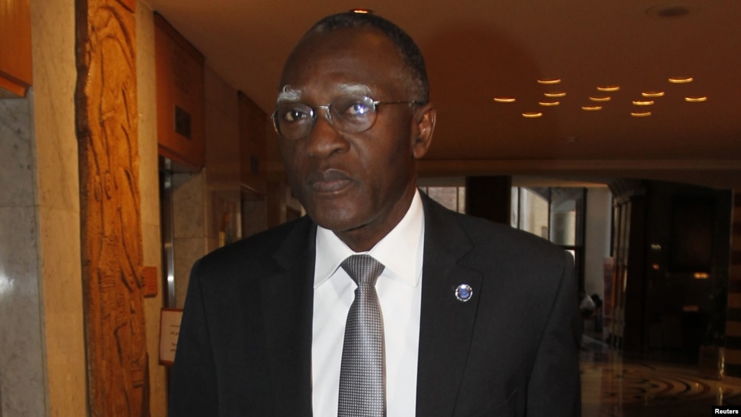 Kepala tim pengamat PBB asal Senegal, Jenderal Babacar Gaye meninggalkan Damaskus hari Sabtu (25/8). 