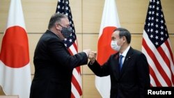 美国国务卿蓬佩奥与日本新首相菅义伟在东京举行会晤。（2020年10月6日）