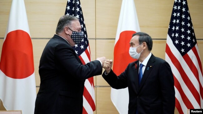 美国国务卿蓬佩奥与日本新首相菅义伟在东京举行会晤。(2020年10月6日)