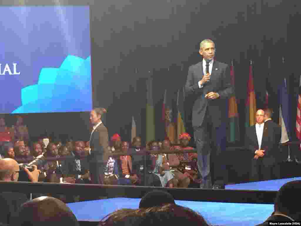 Obama em conversa com jovens líderes africanos