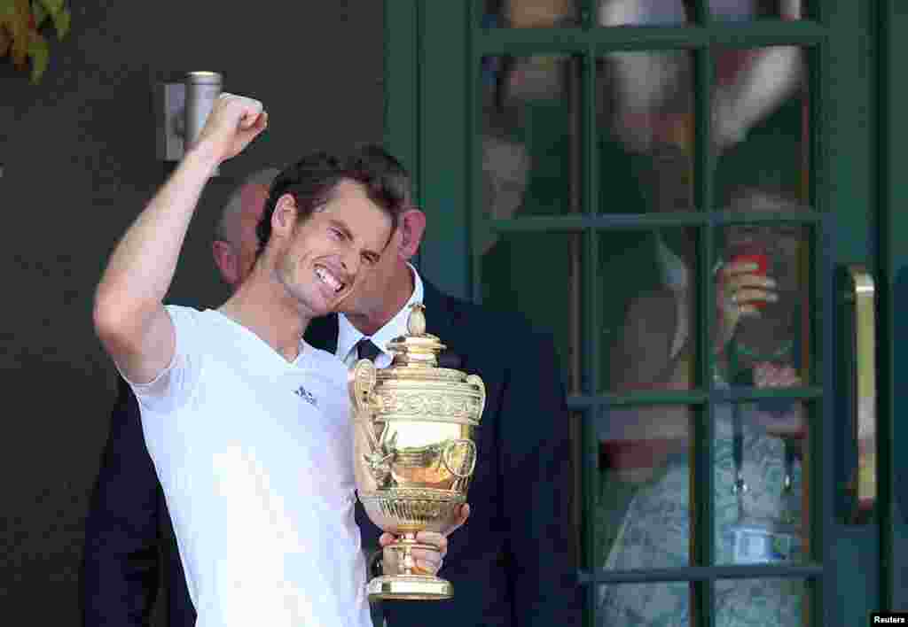 برطانیہ کے اینڈی مرے نے سال کے تیسرے گرینڈ سلیم ٹینس ٹورنامنٹ ومبلڈن میں سربیا کے نواک جوکووچ کو شکست دے کر 77 سال بعد اپنے ملک کے لیے یہ اعزاز جیتا۔