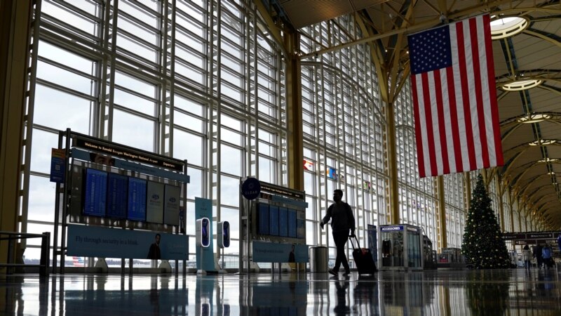 Адміністрація Байдена планує скасувати рішення Трампа про дозвіл європейцям подорожувати до США