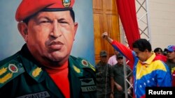 Nicolás Maduro heredó el poder político de Hugo Chávez y ahora le corresponde mantener la unidad. 