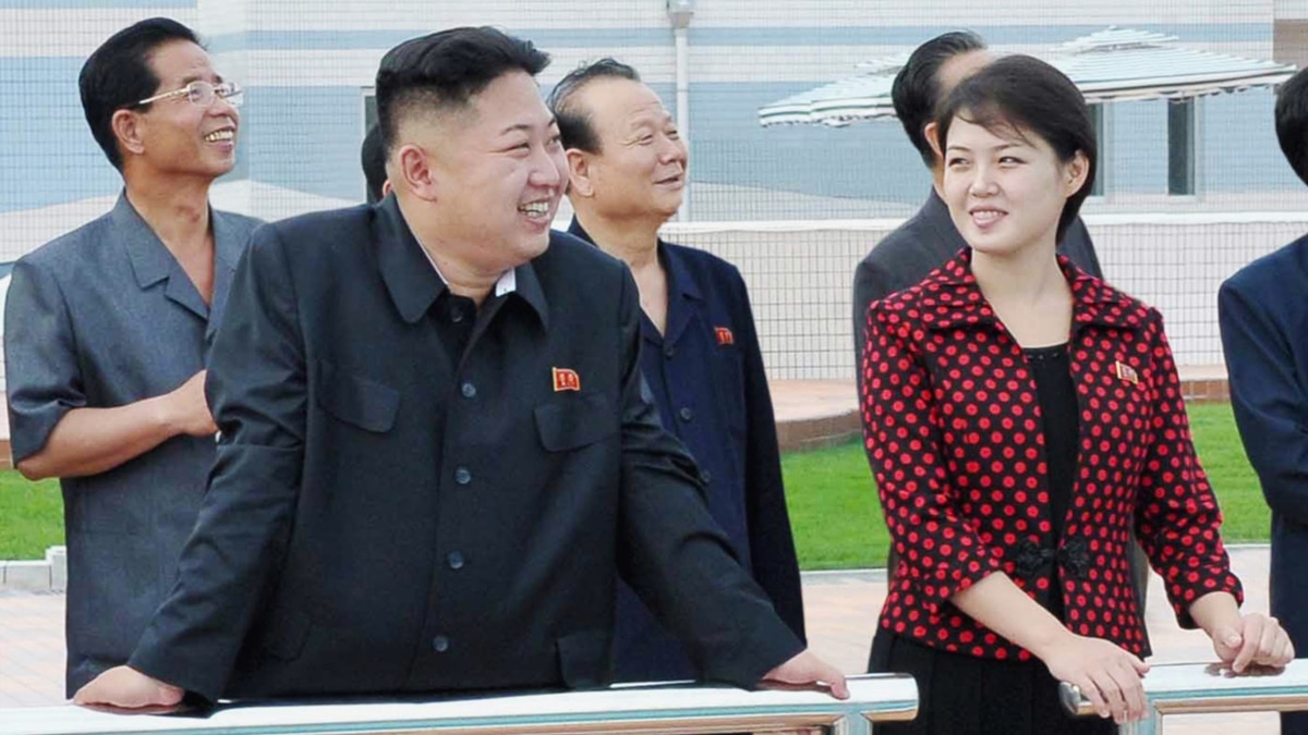 North Korea Kim Jong Un S Mystery Companion Is Wife