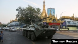 اعزام خودروهای زرهی ارتش به شهر یانگون، میانمار، برای سرکوب معترضان - ۲۶ بهمن ۱۳۹۹ 