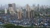 Daerah kumuh dan gedung-gedung tinggi terlihat di latar belakang di Mumbai, India, Selasa, 23 Juli 2024. (Rajanish Kakade/AP)