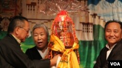 Jetsun Pema Honored with Light of Education Award. (tibet.net)