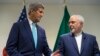 جان کری وزیر خارجه آمریکا (چپ) و محمدجواد ظریف همتای ایرانی او در مقر سازمان ملل متحد در نیویورک - ۲۶ سپتامبر ۲۰۱۵ 