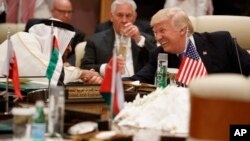 پرزیدنت ترامپ با سفر به عربستان و دیدار با سران کشورهای اسلامی سعی در اتحاد آنها دارد. 