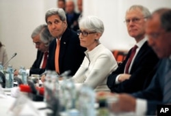 U.S. Secretary of State John Kerry, second from left, meets with foreign ministers and delegations from Germany, France, China, Britain, Russia and the European Union in Vienna, Austria, July 13, 2015.