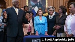 Bathakazelela Ukusayinwa kweJuneteenth edale leCongress yeMelika