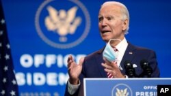 លោក Joe Biden ដែល​ត្រូវ​គេ​ព្យាករណ៍​ថា​ជា​ប្រធានាធិបតី​ជាប់​ឆ្នោត​របស់​សហរដ្ឋ​អាមេរិក ថ្លែងនៅក្នុងសន្និសីទមួយនៅទីក្រុង Wilmington រដ្ឋ Delaware កាលពីថ្ងៃទី១៦ ខែវិច្ឆិកា ឆ្នាំ២០២០។