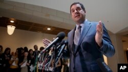 Ketua Komisi Intelijen DPR AS Devin Nunes mengumumkan kepada media hari Selasa (7/3).