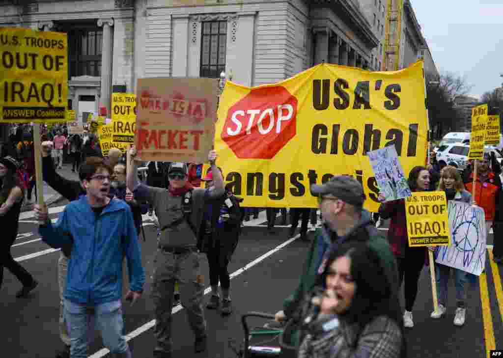 جنگ مخالف مظاہرین مارچ کے دوران واشنگٹن کی شاہراہوں سے گزر کر ٹرمپ ہوٹل تک پہنچے۔