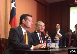 FILE - Republican presidential candidate Sen. Ted Cruz, R-Texas, left, and Texas Gov. Greg Abbott, speak about the resettlement of Syrian refugees in the U.S., during their joint news conference on Capitol Hill in Washington, Dec. 8, 2015 (VOA/ M. Bowman).