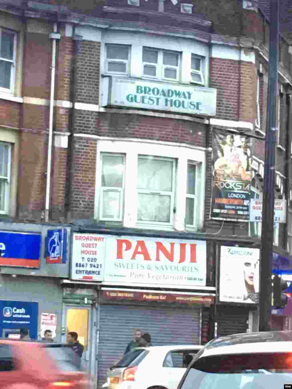 لندن، ساوتھ آل میں واقع پانجی مٹھائی کی دکان