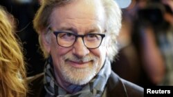 ARCHIVO - Steven Spielberg está a la cacería de actores, actrices, cantantes y bailarines para su adaptación del musical West Side Story, el cual se atrevió a adaptar. En la gráfica, el director a su llegada a la premiere de "Springsteen on Broadway" en el Walter Kerr Theatre. Nueva York, 12/10/17. 