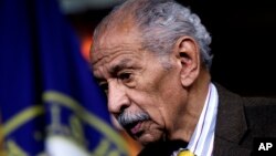 El representante John Conyers, demócrata por Michigian, anunció que dejará el escaño que ocupa en el Congreso en Washington a partir de hoy, martes, 5 de diciembre de 2017.