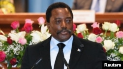 Le président Joseph Kabila prononce un discours devant le Congrès au Palais du Peuple à Kinshasa, RDC, 5 avril 2017.