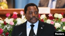 Le président Joseph Kabila prononce un discours devant le Congrès au Palais du Peuple à Kinshasa, RDC, 5 avril 2017.