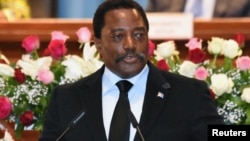 Le président Joseph Kabila prononce un discours devant le Congrès au Palais du Peuple à Kinshasa, RDC, 5 avril 2017.