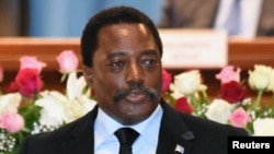 Le président Joseph Kabila prononce un discours devant le Congrès au Palais du Peuple à Kinshasa, RDC, 5 avril 2017.