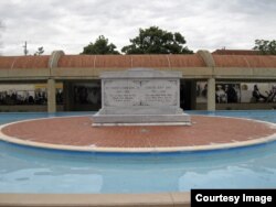 The Kings' crypt located at the King Center, Atlanta, Georgia. (Photo courtesy of Philip Graitcer)