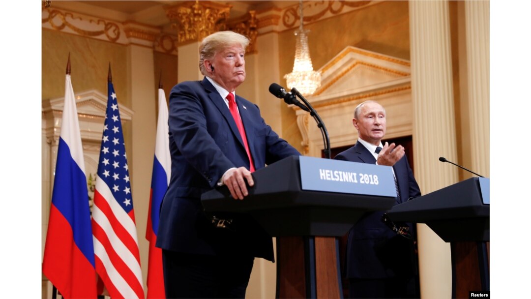 Ruski predsednik Vladimir Putin na zajedničkoj konferenciji za novinare sa predsednikom Trampom u Helsinkiju.