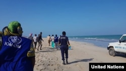 Anggota tim Obock IOM bergegas menuju lokasi tragedi tenggelamnya perahu migran asal Djibouti di Laut Merah untuk menyelamatkan penyintas dan korban perahu tenggelam hari Selasa (courtesy: Perserikatan Bangsa Bangsa)