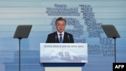 South Korean President Moon Jae-in delivers a speech during a ceremony marking the 73rd anniversary of liberation from Japanese colonial rule in 1945, at the National Museum of Korea in Seoul on August 15, 2018. South Korean President Moon Jae-in said on August 15 his rare visit to Pyongyang next month will be a "bold step" towards ending the decades-old war with the nuclear-armed North. / AFP PHOTO / Jung Yeon-je 