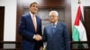 جان کری وزیر امور خارجه آمریکا (چپ) و محمود عباس رئیس تشکیلات خودگردان فلسطینی - ۱ مرداد ۱۳۹۳
